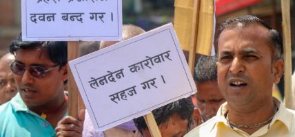 मिटरब्याजी पनि माइतीघर मण्डलामा धर्ना