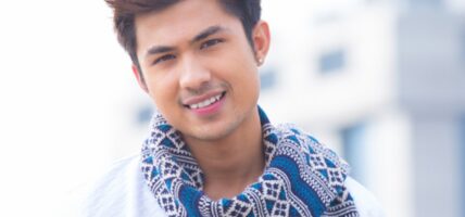 अभिनेता अनमाेल केसी पक्राउ