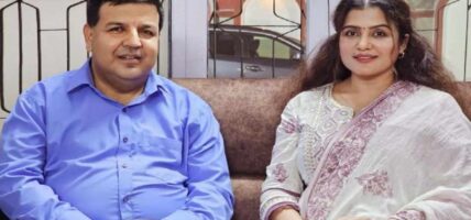 अभिनेत्री रेखाको उपहारलाई सांसद सुनिल शर्माले दिए साथ