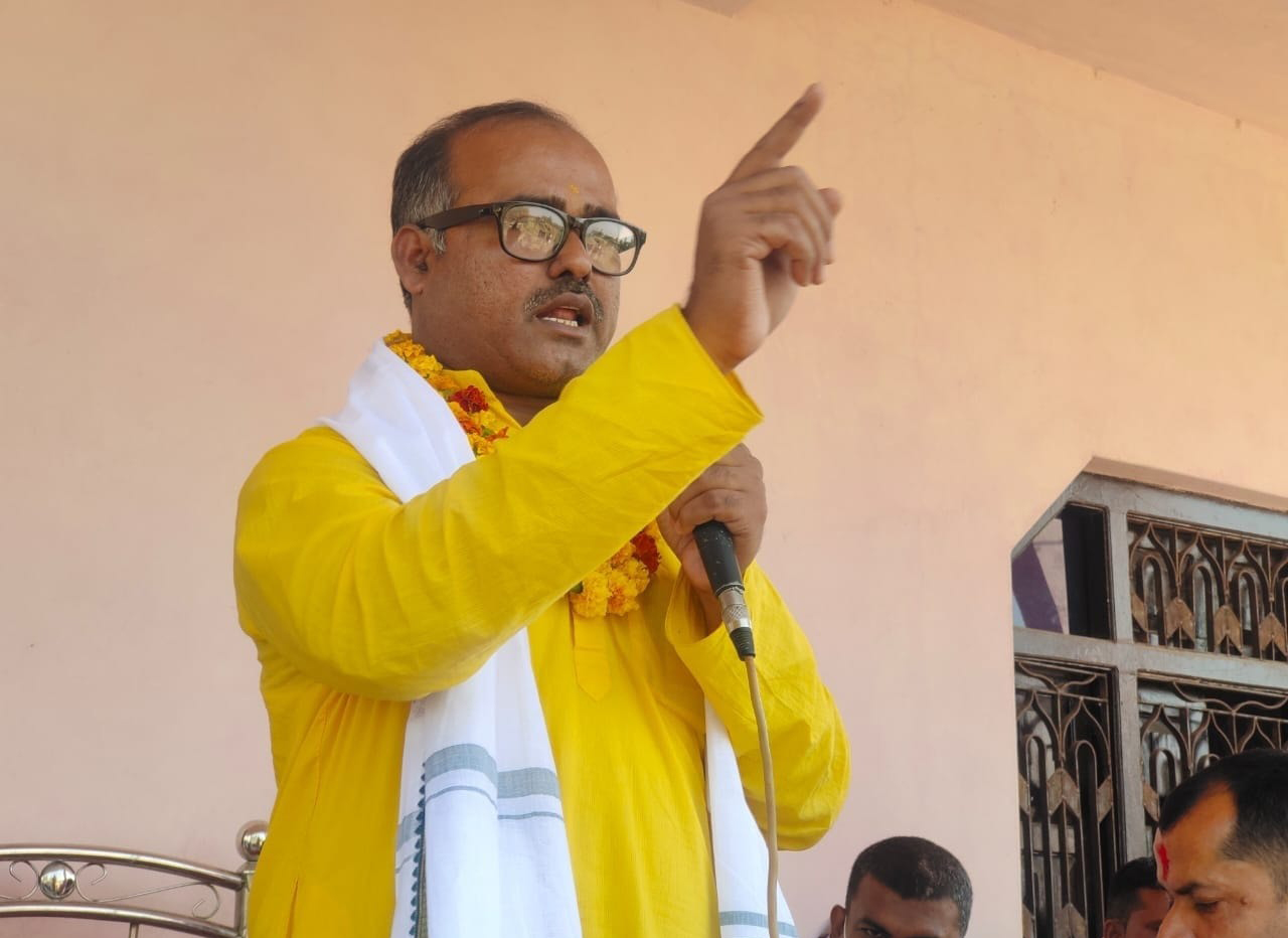 रास्वपामा प्रवेश गर्दै राष्ट्रिय मुक्ति पार्टीका उम्मेदवार झा