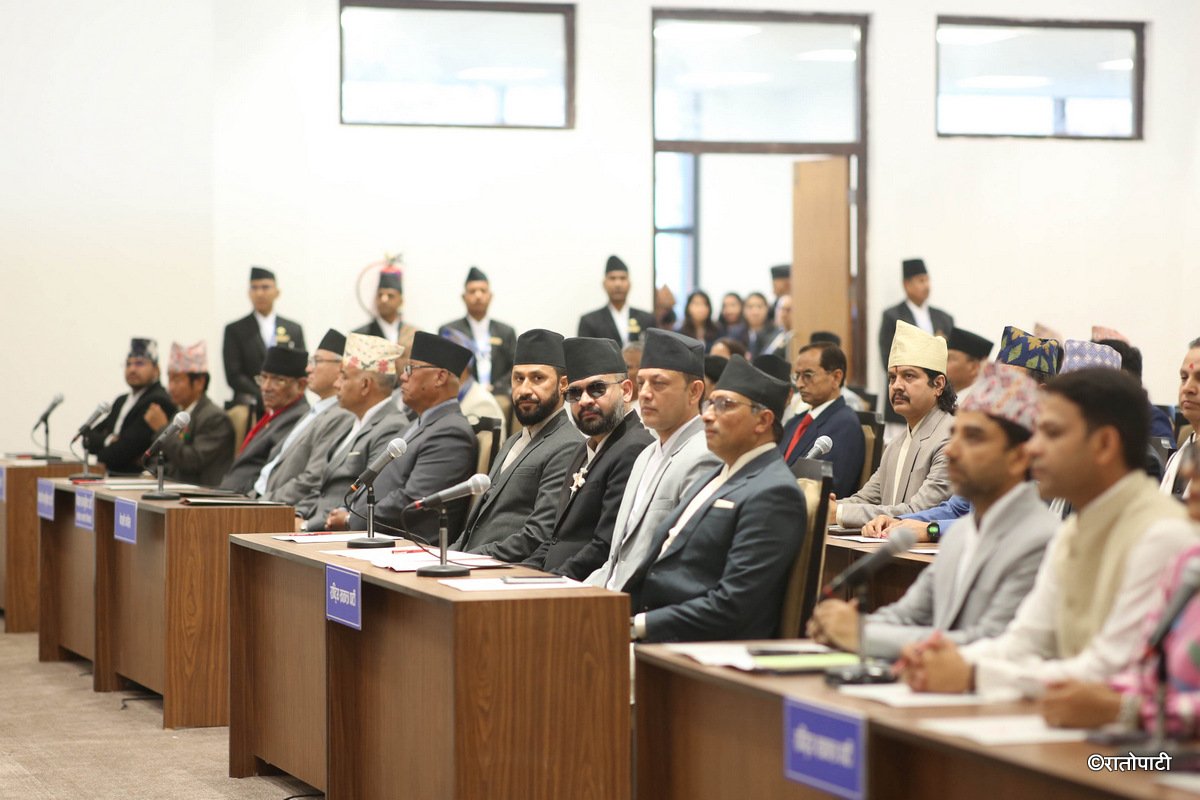 प्रतिनिधि सभाका नवनिर्वाचित सांसदहरूले पद तथा  शपथ