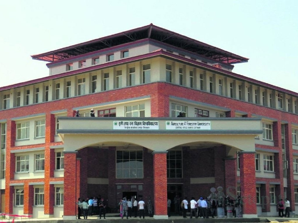 विश्वविद्यालयका पदाधिकारीद्वारा आंगिक क्याम्पस निरीक्षण