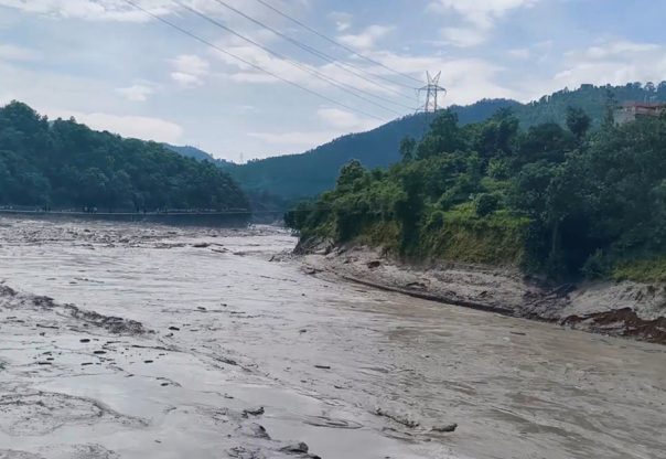 बाढी प्रभावितलाई बागलुङका पालिकाको २१ लाख ७० हजार सहयोग