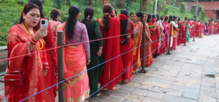 हरितालिका पर्व: पशुपति क्षेत्रमा बिहानैदेखि महिला व्रतालुको लाम हरितालिका पर्व: पशुपति क्षेत्रमा बिहानैदेखि महिला व्रतालुको लाम