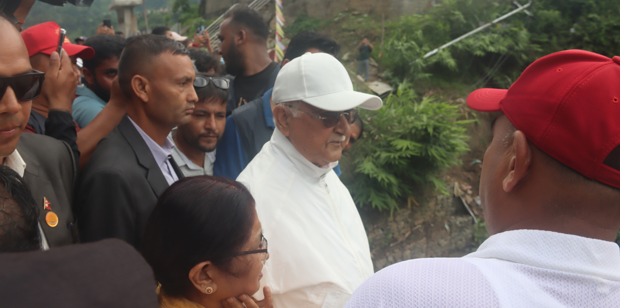 एमाले अध्यक्ष ओली बाढी प्रभावित क्षेत्रमा