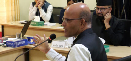 अमरेशकुमार सिंहको प्रस्ताव : ‘कार्यालय समयमा तलबसँगै भत्ता लिने व्यवस्था हटाऔँ’ अमरेशकुमार सिंहको प्रस्ताव : ‘कार्यालय समयमा तलबसँगै भत्ता लिने व्यवस्था हटाऔँ’