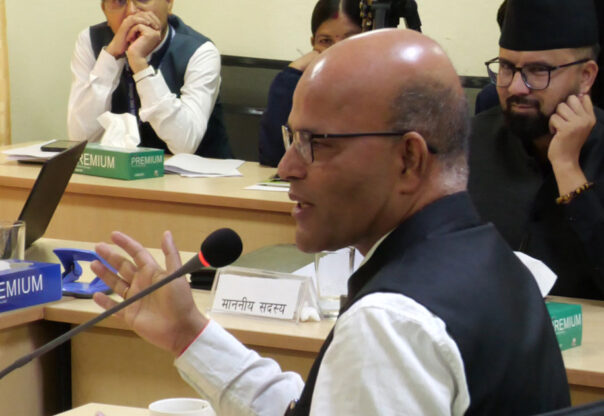 अमरेशकुमार सिंहको प्रस्ताव : ‘कार्यालय समयमा तलबसँगै भत्ता लिने व्यवस्था हटाऔँ’
