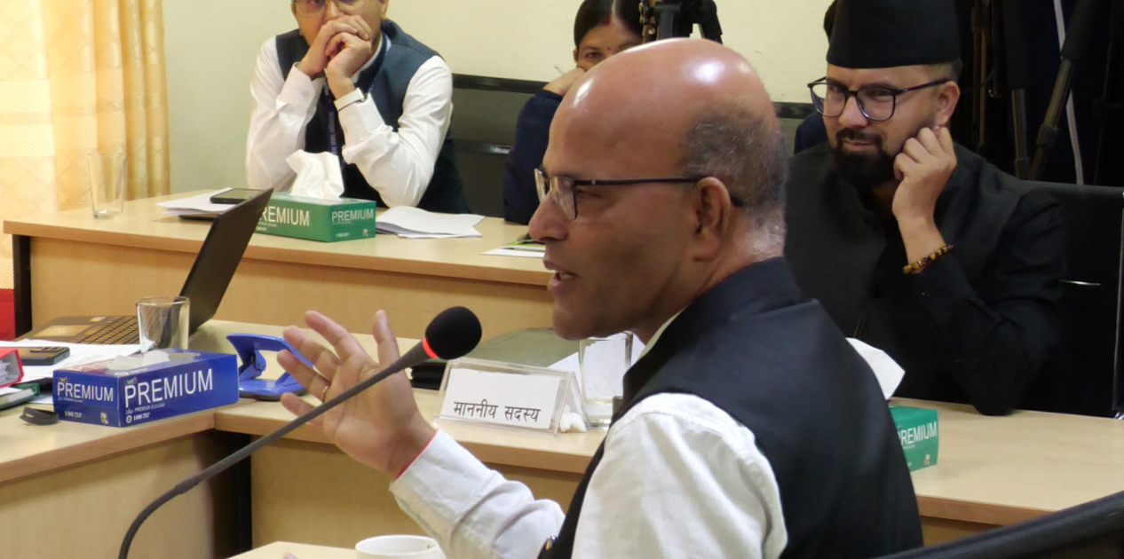 अमरेशकुमार सिंहको प्रस्ताव : ‘कार्यालय समयमा तलबसँगै भत्ता लिने व्यवस्था हटाऔँ’ अमरेशकुमार सिंहको प्रस्ताव : ‘कार्यालय समयमा तलबसँगै भत्ता लिने व्यवस्था हटाऔँ’