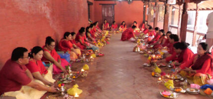 ललितपुरको सुरस्चन्द्र महाविहार महापालमा वसुन्धरादेवीको व्रत पूजा