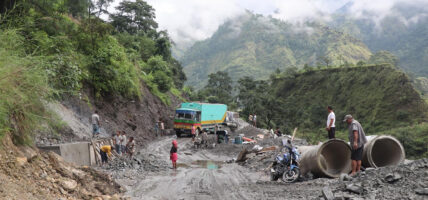 बेनी-जोमसोम सडक: पहिरो प्रभावित क्षेत्रमा स्तरोन्नति तीव्र