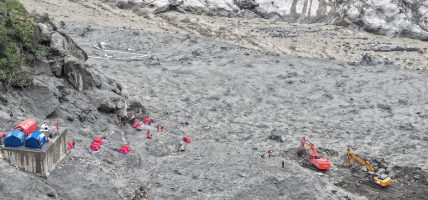 बाढी-पहिरोले अवरुद्ध केरुङ जोड्ने राजमार्ग चीनले एक सातामै खोल्यो