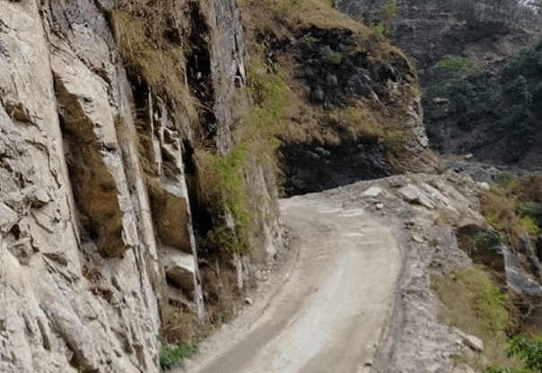 पहिरोले अवरुद्ध कान्तिलोक पथ एकतर्फी सञ्चालनमा