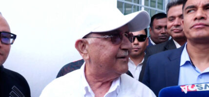 ‘प्रश्न सोध्नुअघि अनुमति लिनुपर्छ, मुखमा माइक नघोच्नुस्’ :ओली ‘प्रश्न सोध्नुअघि अनुमति लिनुपर्छ, मुखमा माइक नघोच्नुस्’ :ओली