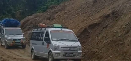 मेची राजमार्ग र मेची करिडोरमा यातायात सञ्चालनमा रोक मेची राजमार्ग र मेची करिडोरमा यातायात सञ्चालनमा रोक
