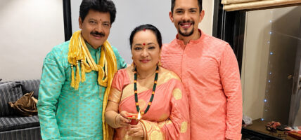 गायक उदितनारायणको परिवारद्वारा प्रधानमन्त्री कोषमा राहत रकम प्रदान गायक उदितनारायणको परिवारद्वारा प्रधानमन्त्री कोषमा राहत रकम प्रदान