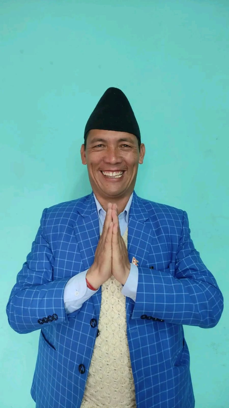 मुगुमा जनताको मन जित्दै लेखापाल कृष्ण सेजुवाल : हातमा बेल्चा बोकेर सडक सरसफाइमा जुटे