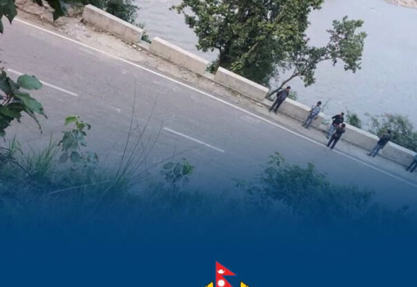 त्रिशूली नदीले कटान गरेको पृथ्वी राजमार्गको गजुरी खण्ड दुईतर्फी सञ्चालनमा