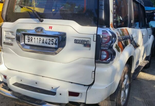 चालकले सडकमै छाडे २० लाखको स्कार्पियो, भन्सारमा बुझाइयो