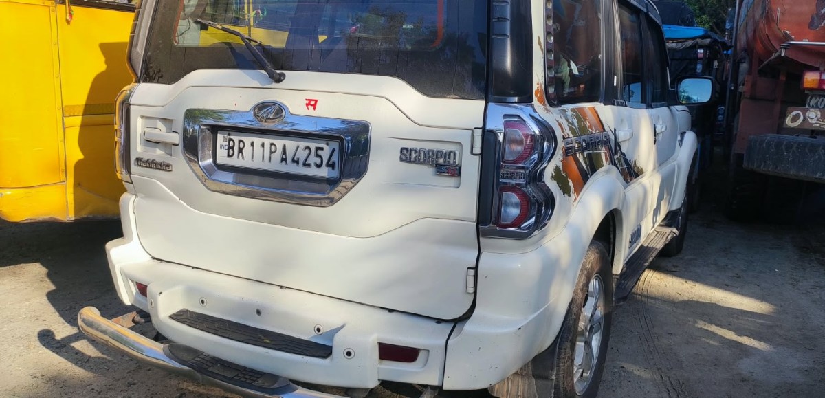 चालकले सडकमै छाडे २० लाखको स्कार्पियो, भन्सारमा बुझाइयो