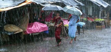 नेपालको विभिन्न क्षेत्रमा बिहीबारदेखि करिब ३६ घण्टासम्म भारी वर्षाको सम्भावना